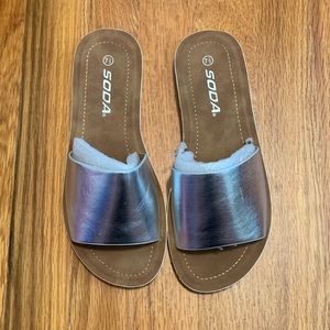 NWT SODA Metallic Flips